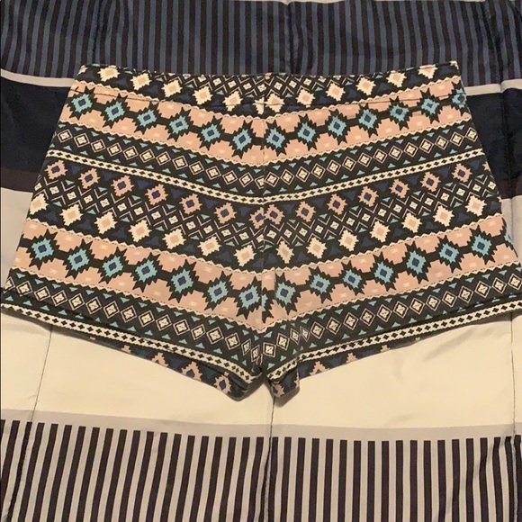 Shorts - Picture 4 of 5